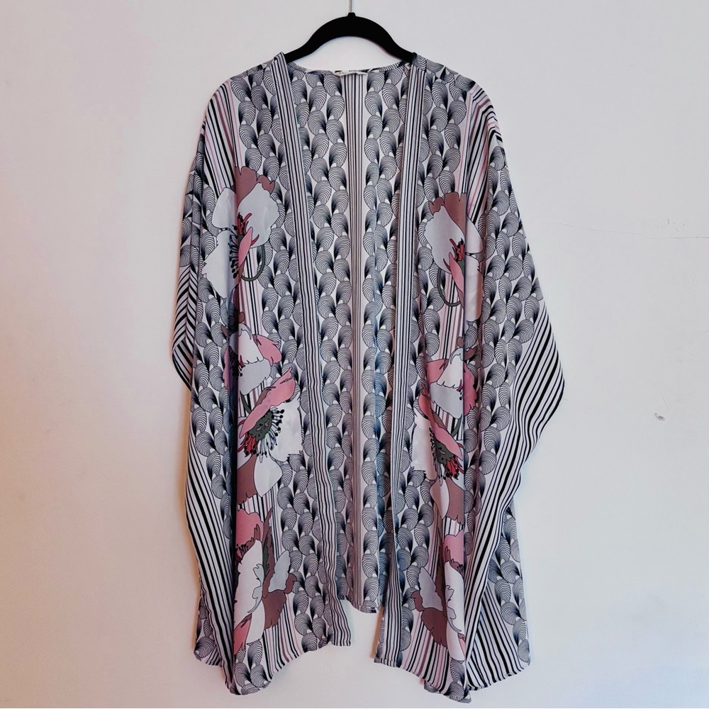 MAX STUDIO Graphic Floral Kimono Topper XL